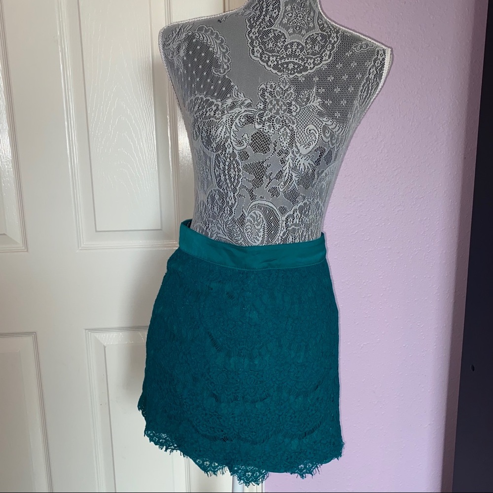 Lace skirt